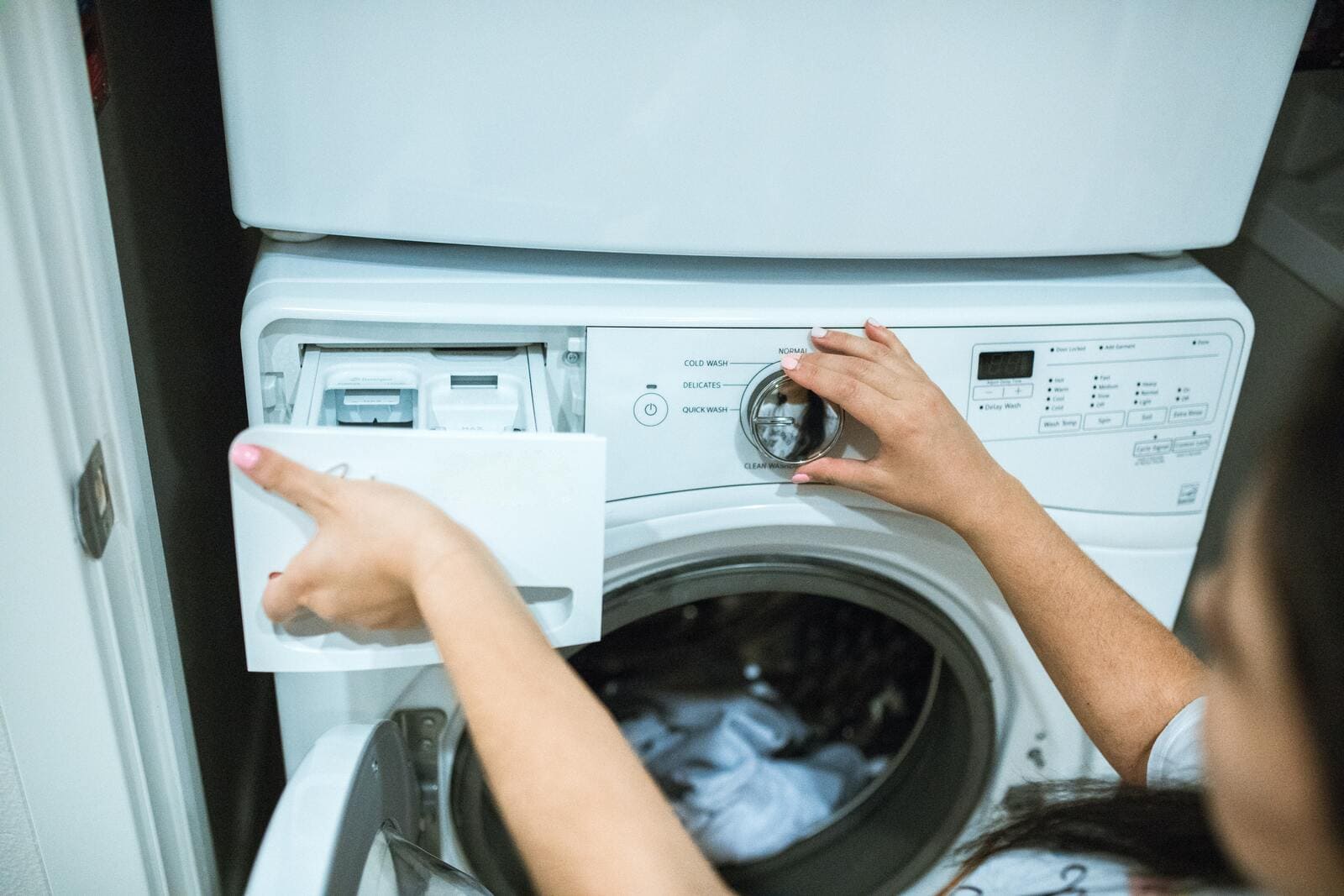 Laundry Care Tips and Trends: From Washing Bedding to Commercial Services in Bangkok